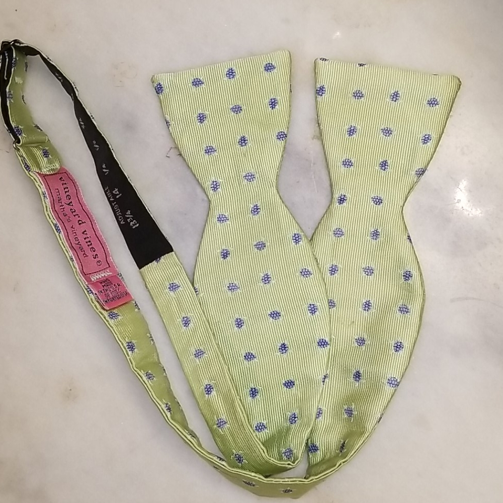 VINEYARD  VINES
